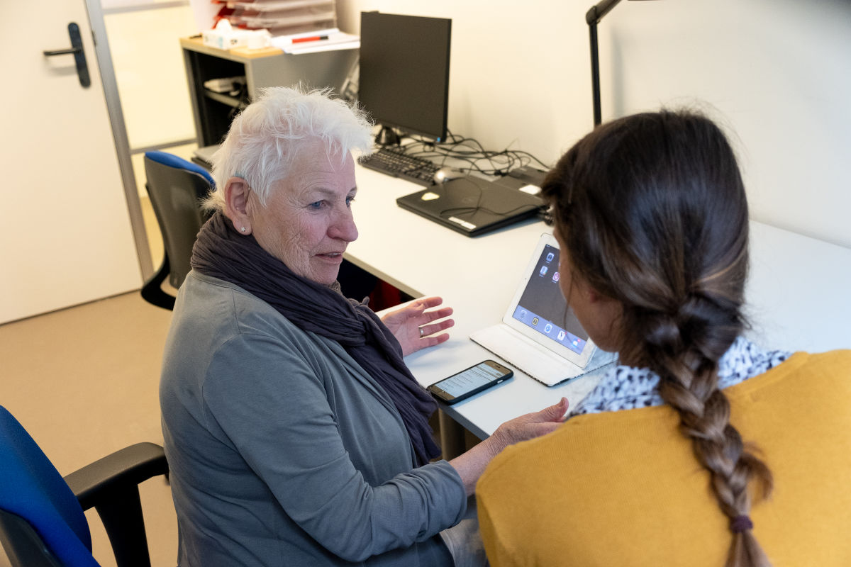 Header oudere-vrouw-client-advies-ict-ipad--advies.jpg Header oudere-vrouw-client-advies-ict-ipad--advies.jpg