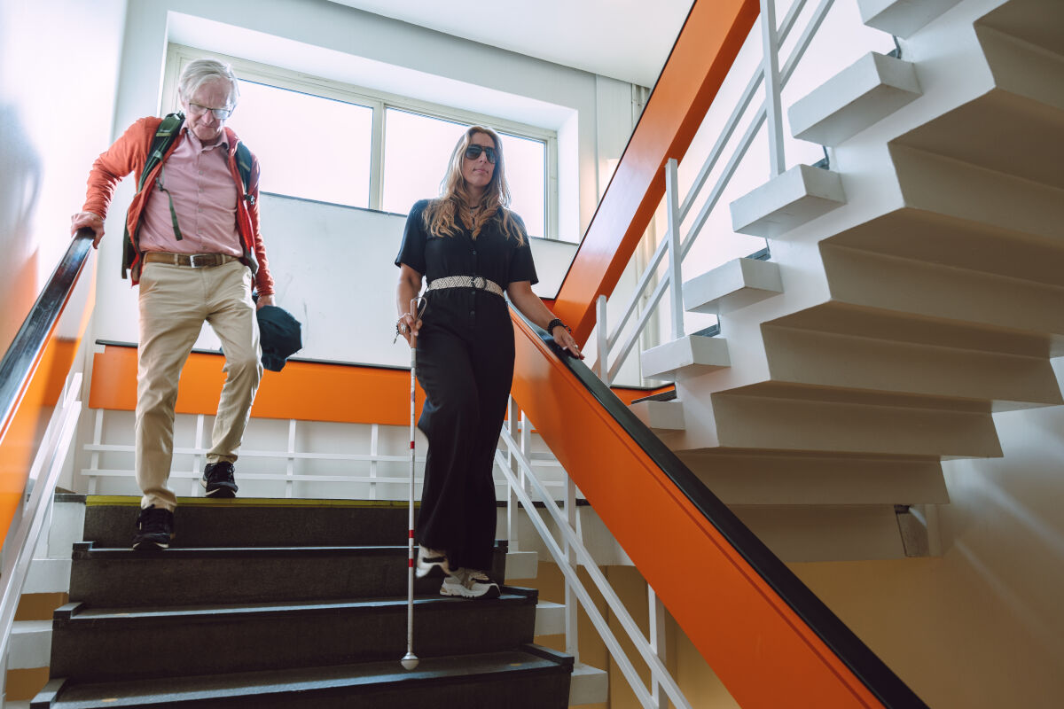 visio-rotterdam-mobiliteit-taststok-oudere-volwassene.jpg visio-rotterdam-mobiliteit-taststok-oudere-volwassene.jpg