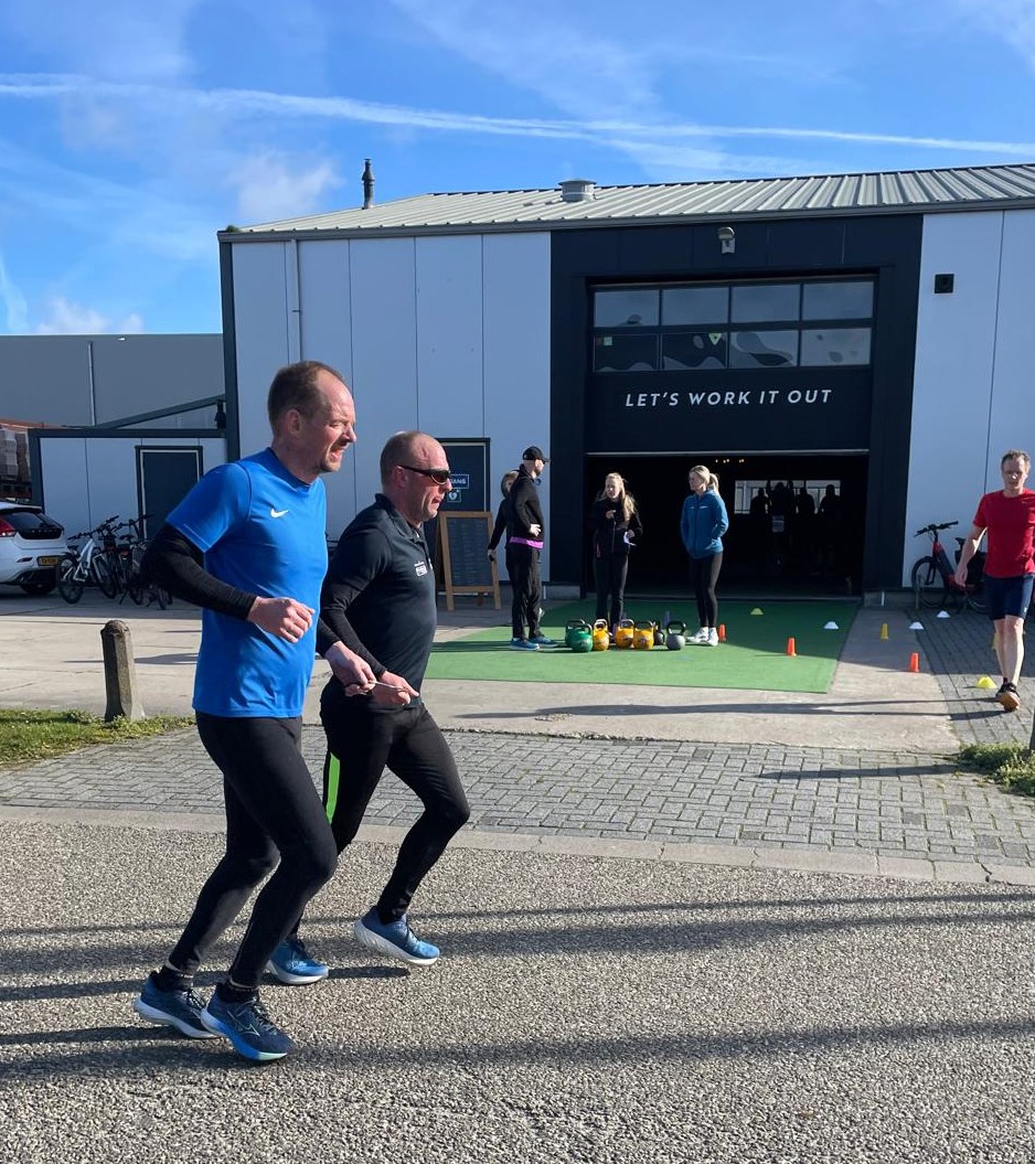 Sporter en begeleider trainen voor Hyrox Marcel Aalbers (43) Hyrox 2 (1)