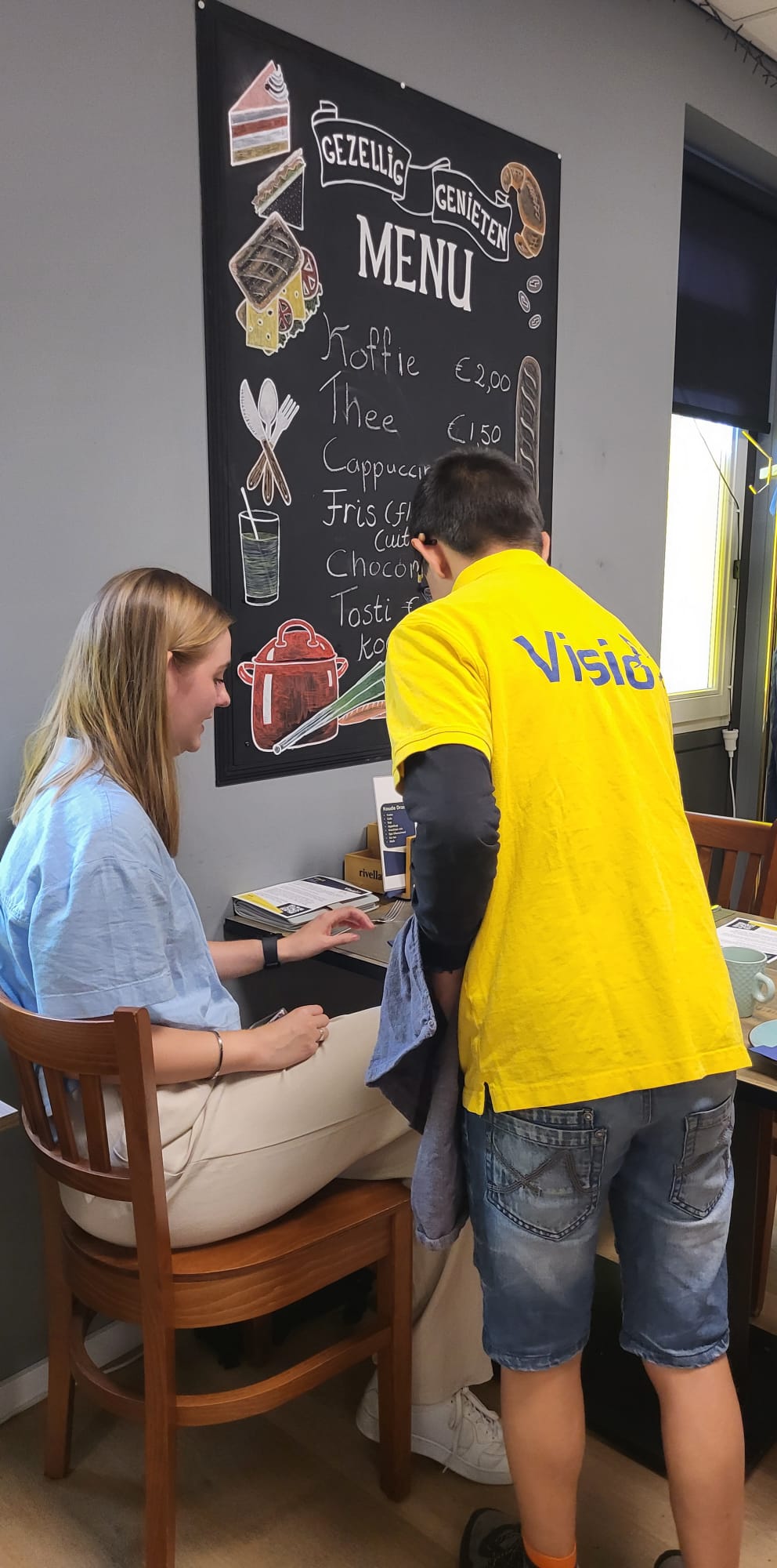 Visio-huiskamercafé-visit-gassel-leerwerkplek-lunch-koffie-thee.jpg Visio-huiskamercafé-visit-gassel-leerwerkplek-lunch-koffie-thee.jpg