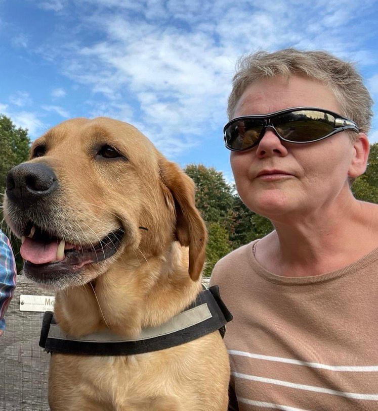 Lydia en geleidehond Xalou Lydia en geleidehond Xalou