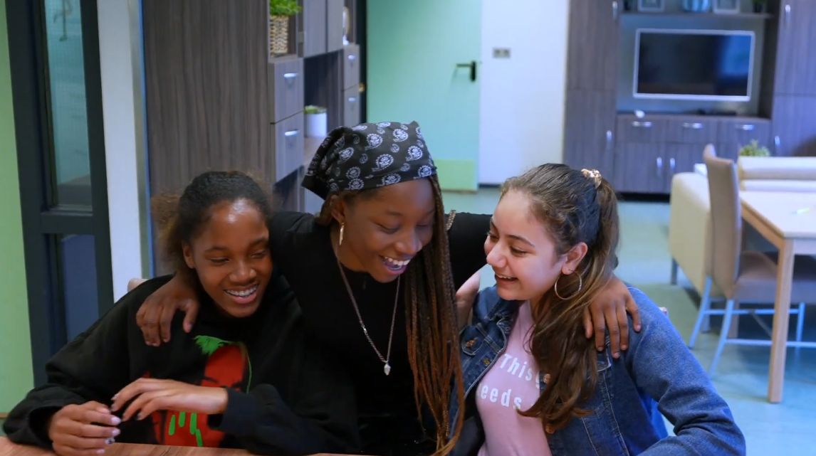 Visio-Rotterdam-kind-en-jeugd-gezellig-aan-de-keukentafel.png Visio-Rotterdam-kind-en-jeugd-gezellig-aan-de-keukentafel.png