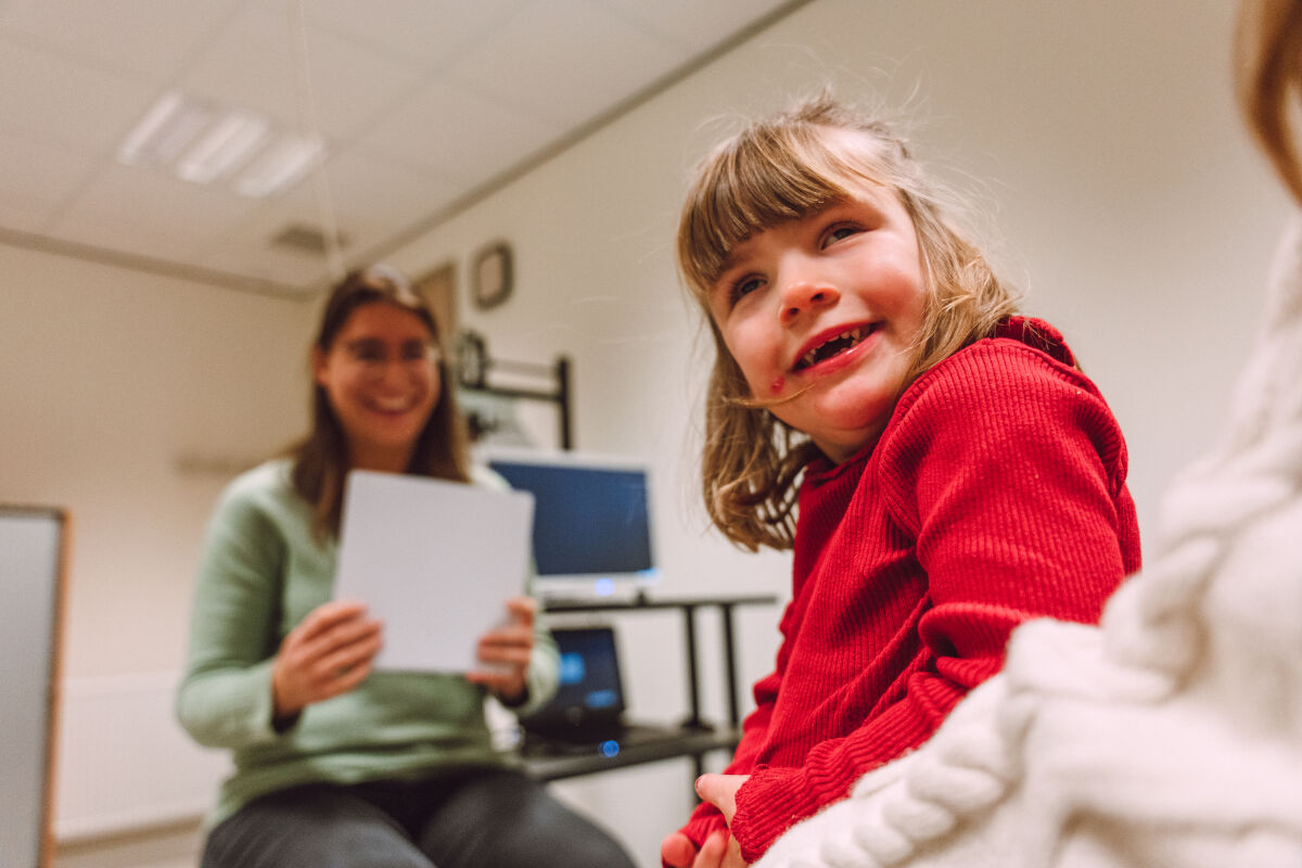 koninklijke_visio_amsterdam_kind_medewerker_onderzoek_6.jpg koninklijke_visio_amsterdam_kind_medewerker_onderzoek_6.jpg