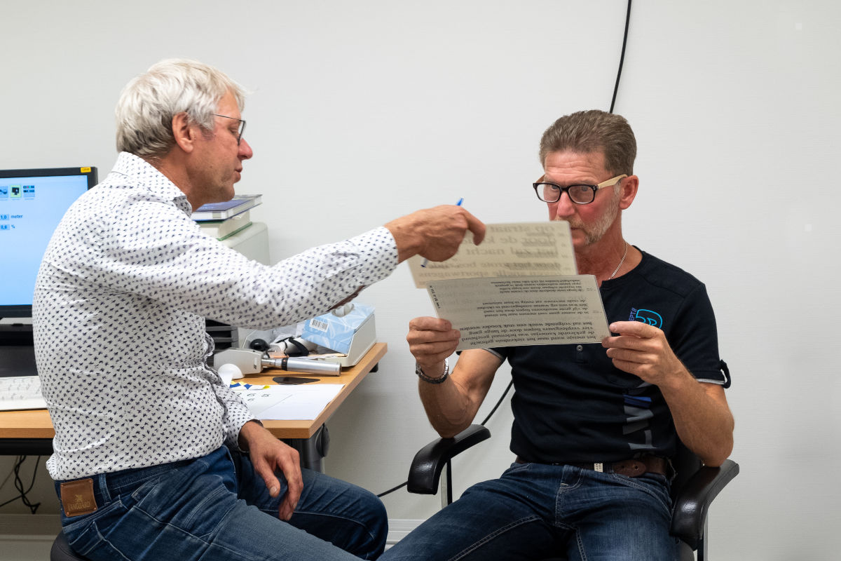 Man moet verschillende teksten lezen om zijn oogsterkte te testen Man moet verschillende teksten lezen om zijn oogsterkte te testen