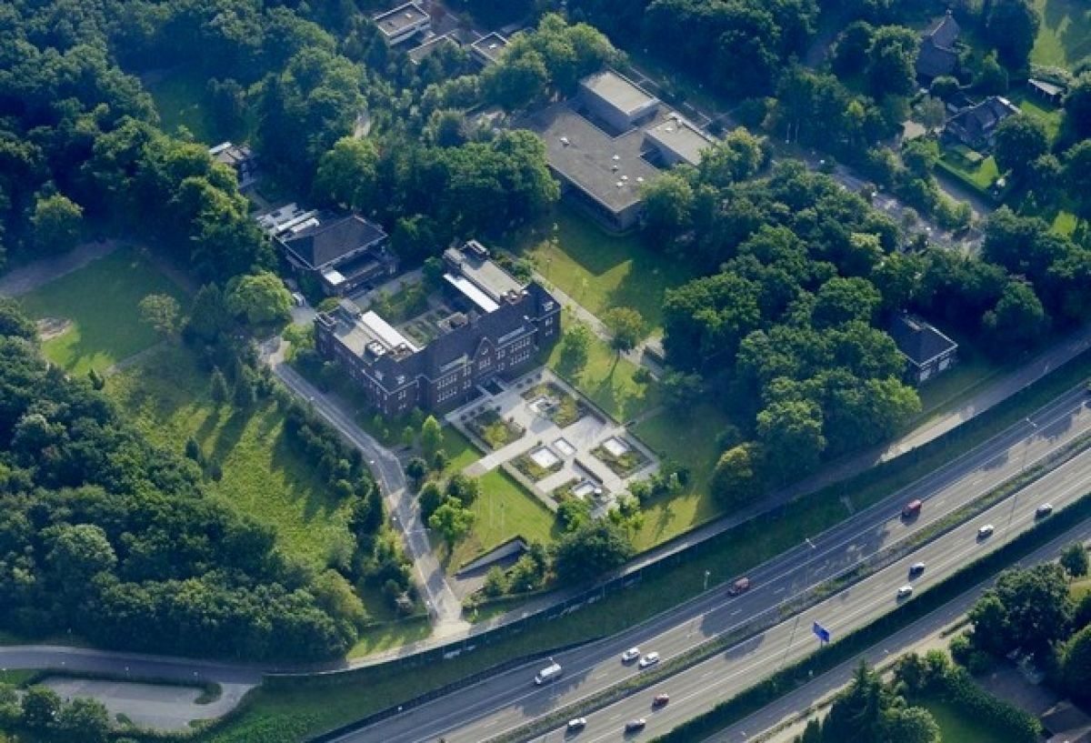 luchtfoto-bestuurs-en-bedrijfsbureau-huizen-koninklijke-visio.jpg luchtfoto-bestuurs-en-bedrijfsbureau-huizen-koninklijke-visio.jpg