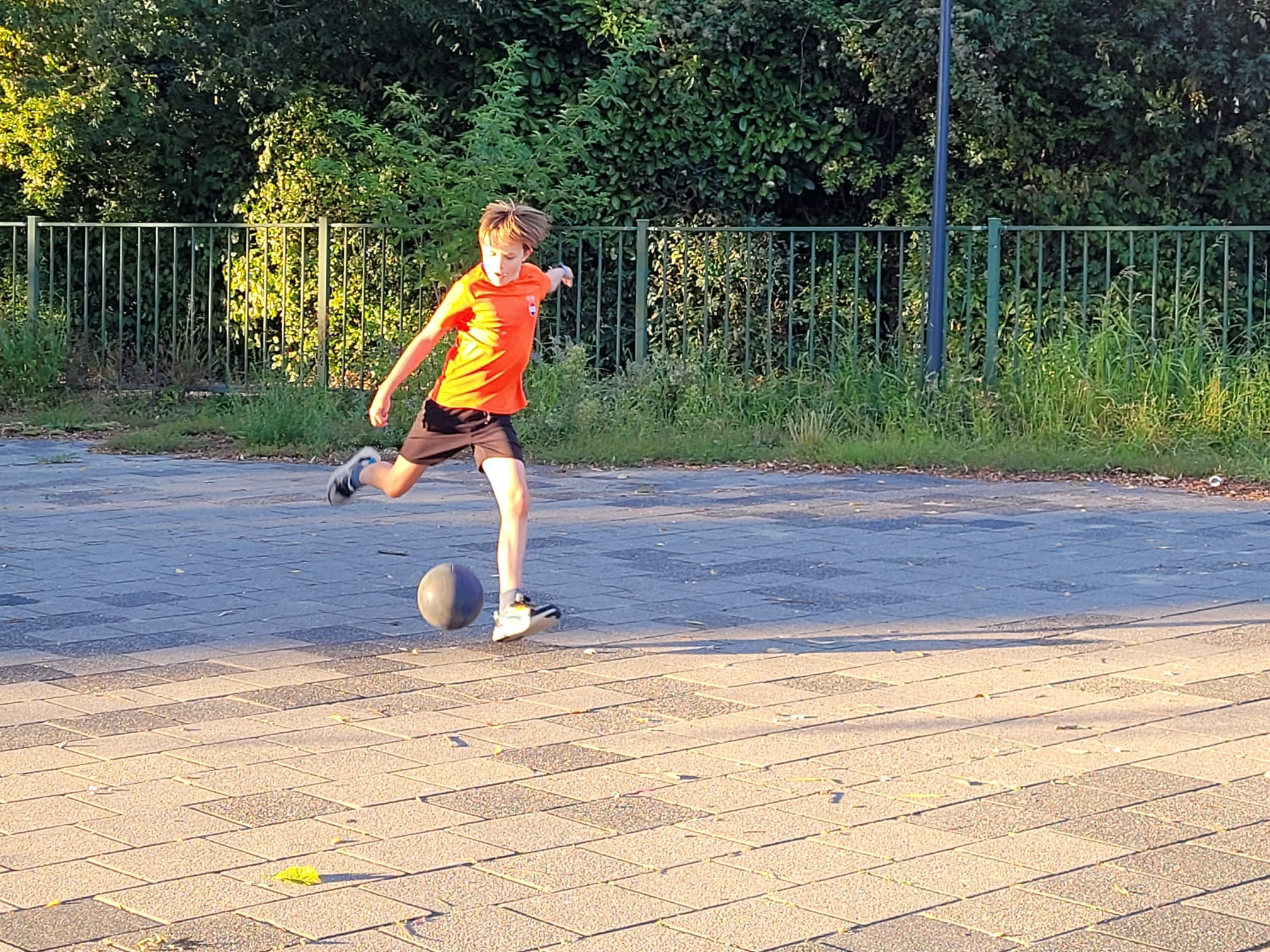 visio-fabian-11-jaar-kind-sport-samenspel-zelfvertrouwen-voetbal-tennis.jpg visio-fabian-11-jaar-kind-sport-samenspel-zelfvertrouwen-voetbal-tennis.jpg